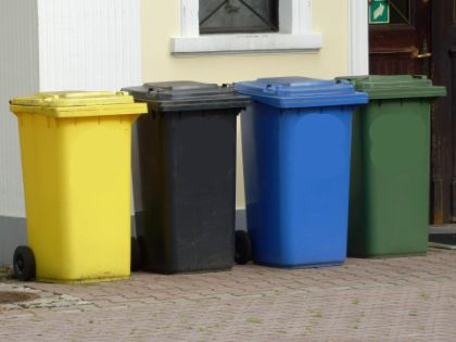 Consegna sacchetti dei rifiuti Consegna sacchetti dei rifiuti